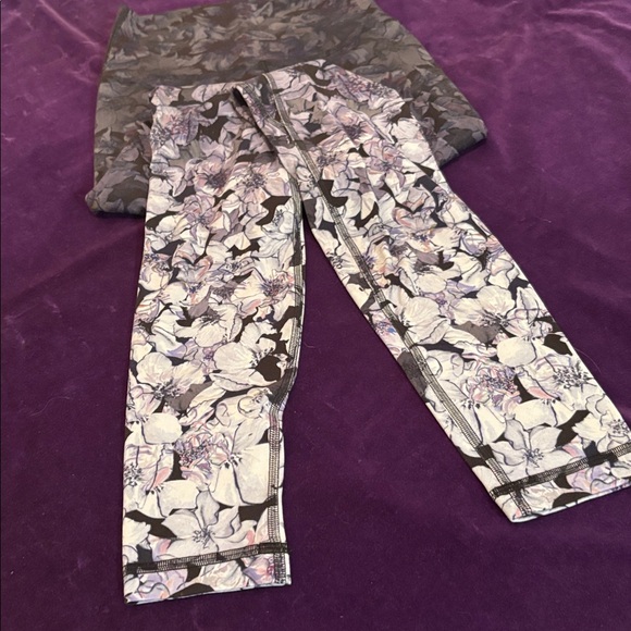 Lululemon Athletica Purple/Black Floral Leggings Sz 2 - Picture 2 of 8
